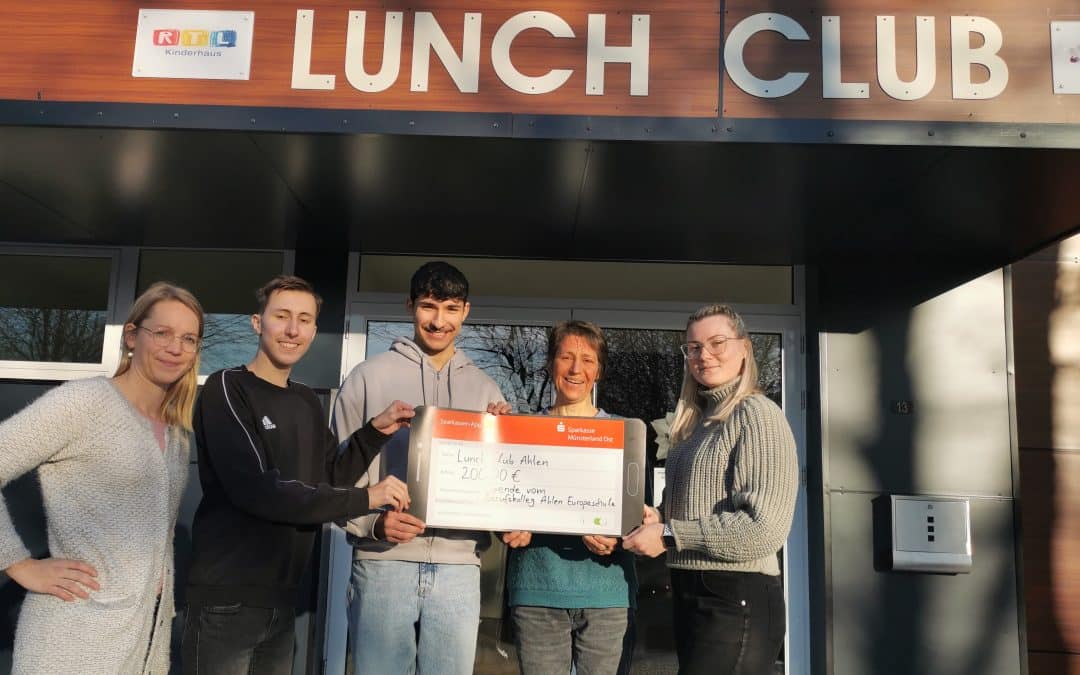 Schülervertretung spendet 200 € an den Lunch-Club