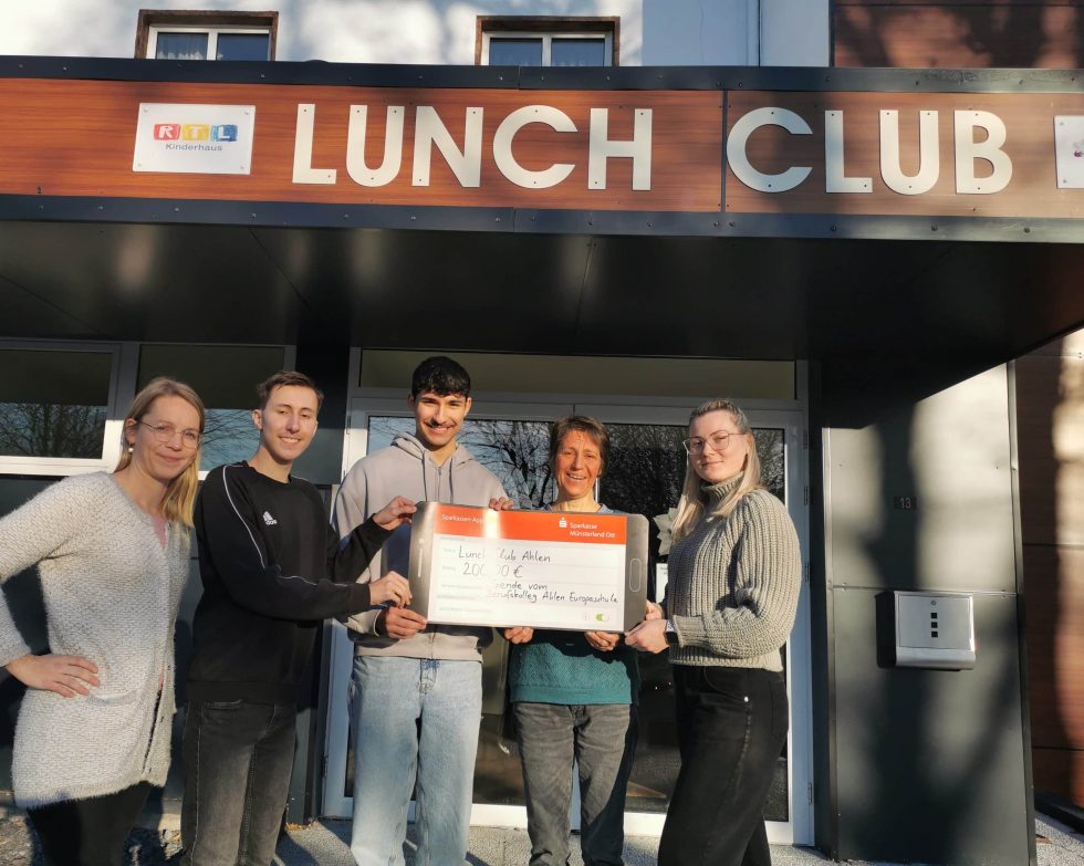 Schülervertretung spendet 200 € an den Lunch-Club