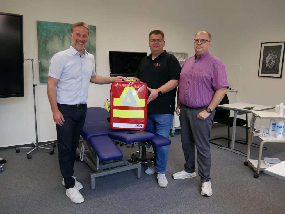 Neuer Notfallrucksack für den Schulsanitätsdienst des Berufskollegs Ahlen