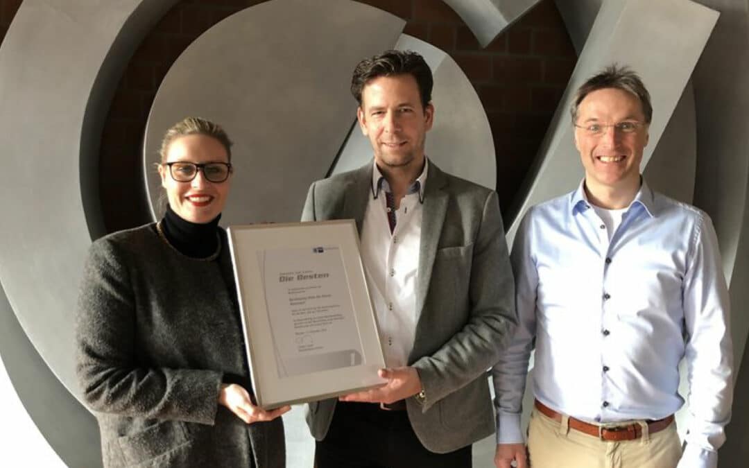 Übergabe der Bestenurkunde